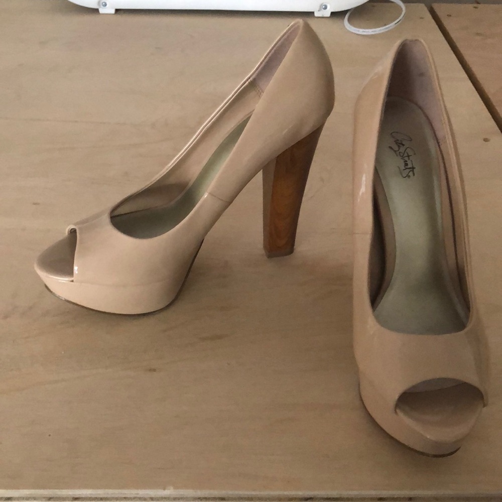 New nude city streets heels